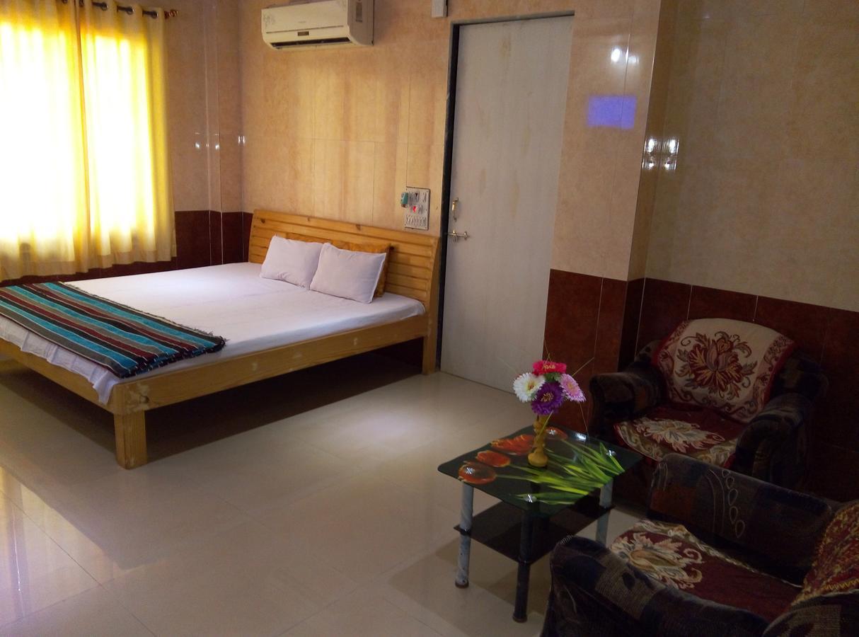 Om Shree Bed And Breakfast Harihareshwar 외부 사진